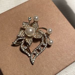 Costume jewelry pin
